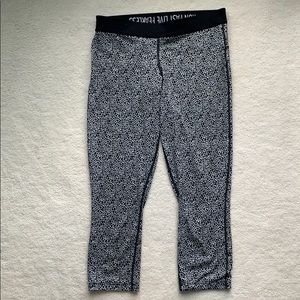 Black & White Printed Nike Crops - Size Medium